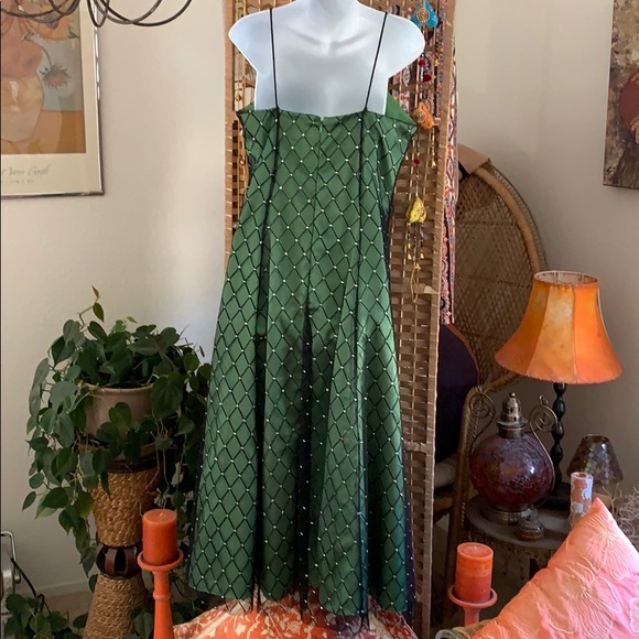 emerald green with a black netting/sequins dress - Picture 5 of 5